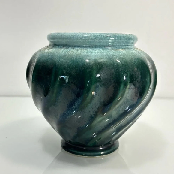 Vintage MCM USA Ceramic Green White Glaze Swirl Urn Vase - Picture 9 of 9